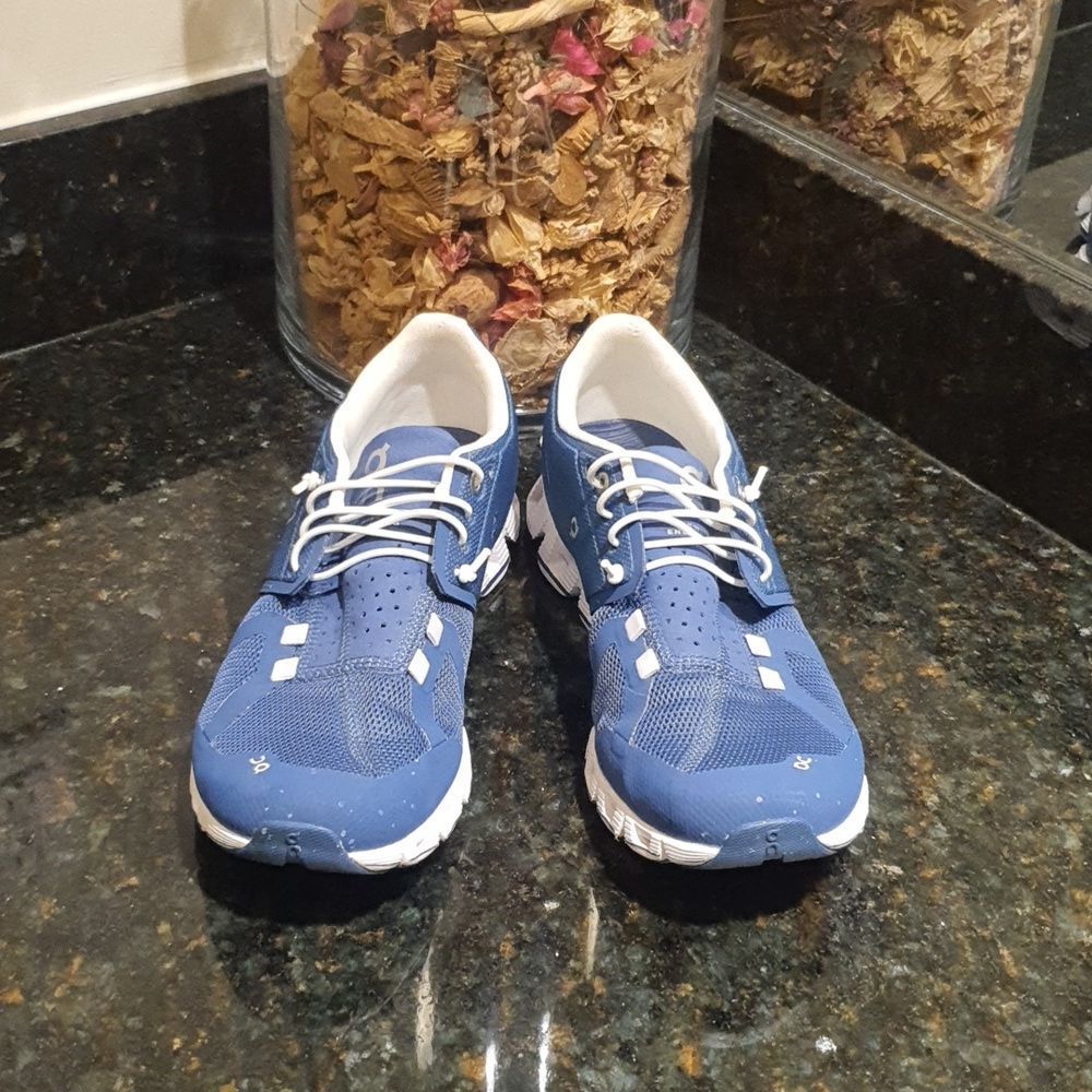 On Cloud X Running Shoes Women’s Sz 7.5 Gently worn condition